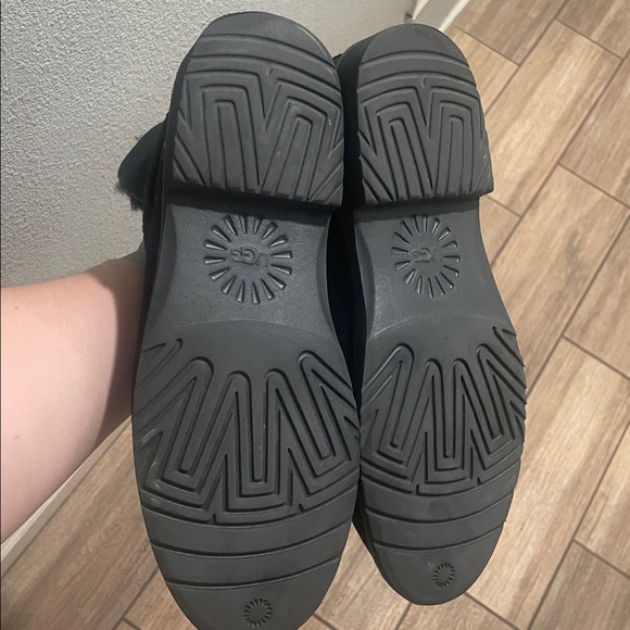 UGG ROMELY SHORT BUCKLE BOTTIES. - Picture 8 of 8